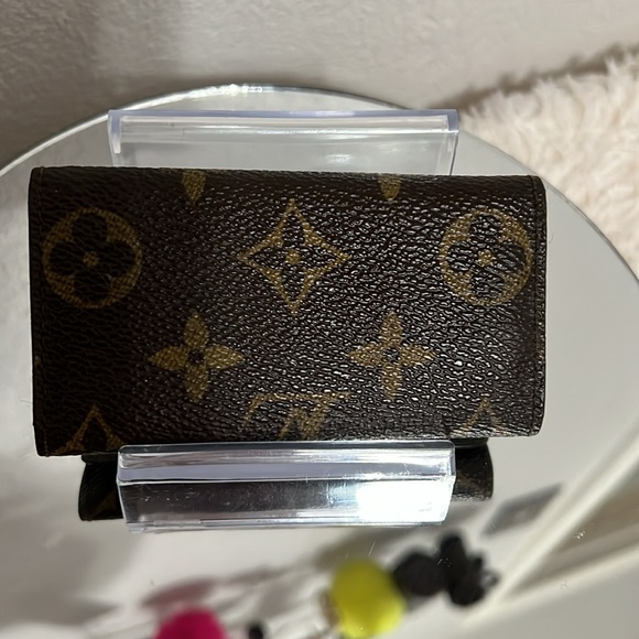 Authentic Louis Vuitton Excellent Preloved Condition Monogram 4 Key Holder - Picture 3 of 10